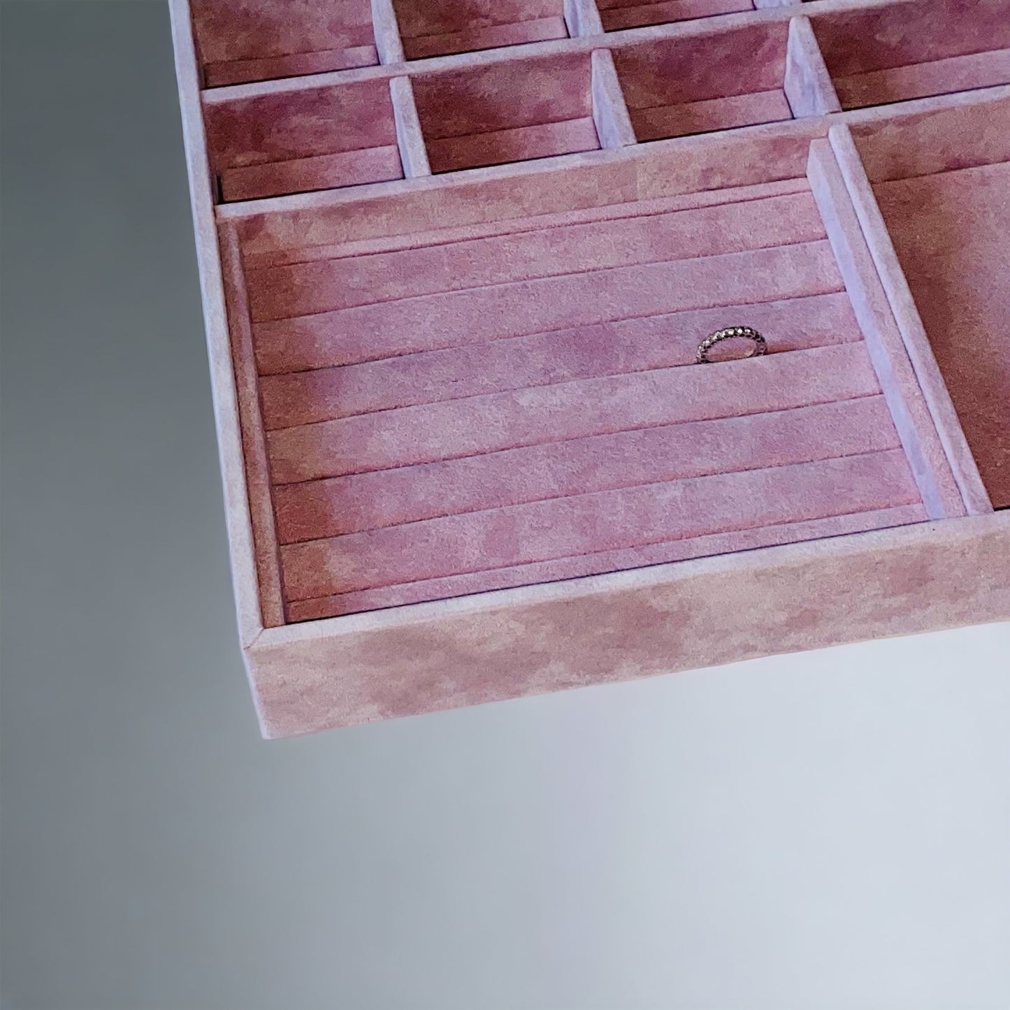 Armadi Organizzati e Personalizzati: Scatole e Contenitori su Misura - Private Trunks