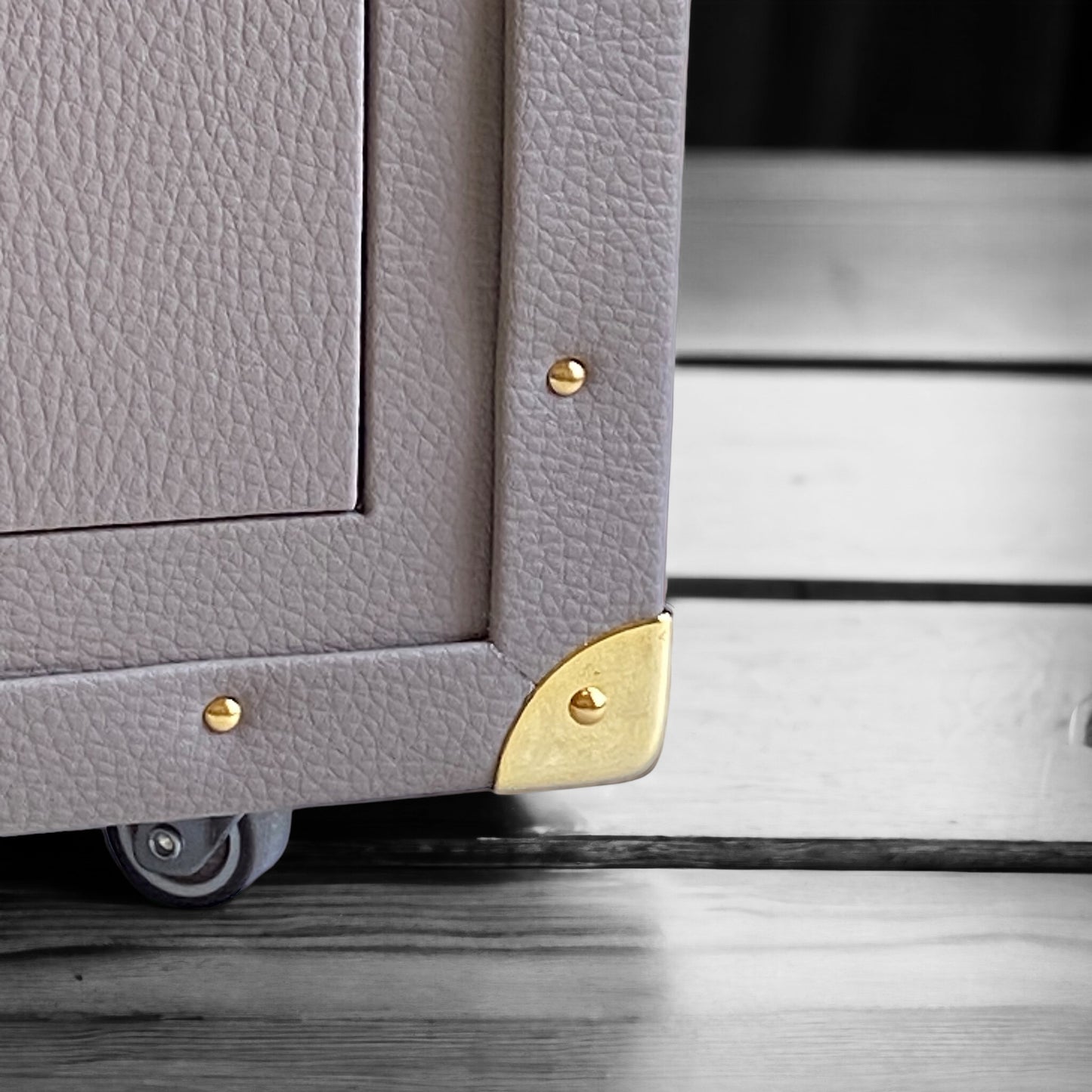 "Comodino a forma di baule" di Private Trunks